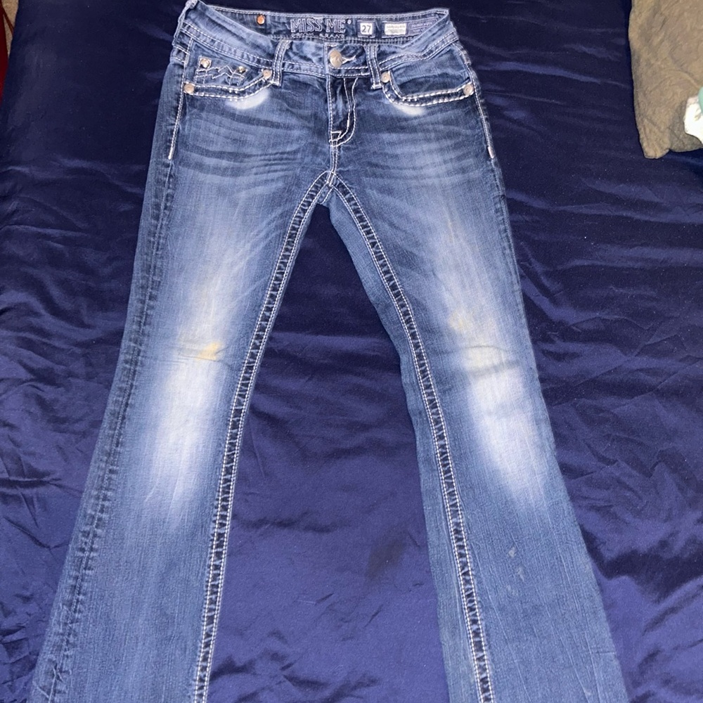 Beautiful lightly worn miss me jeans!